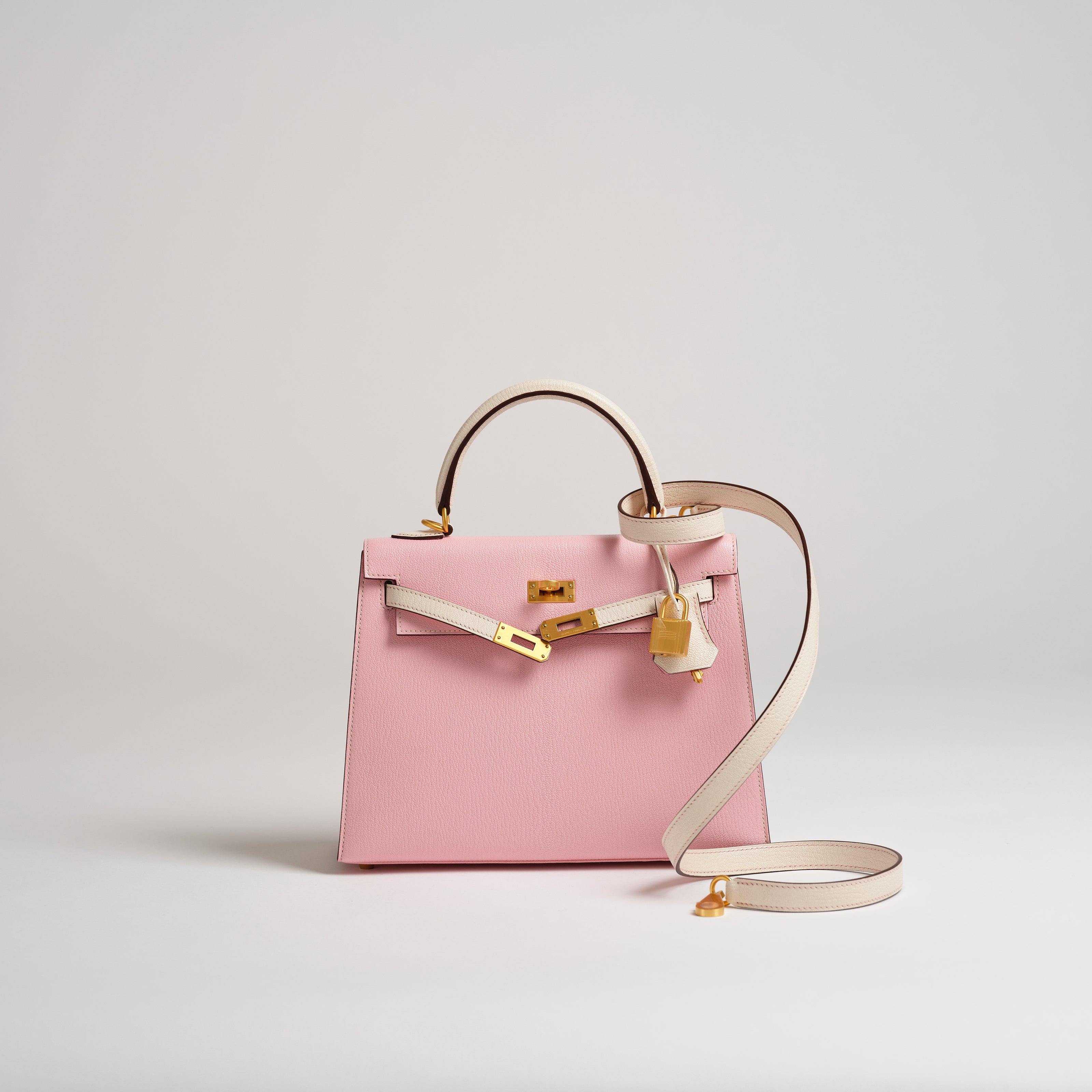 Hermès 25cm Kelly Sellier Horseshoe rose sakura & nata chevre brushed gold hardware