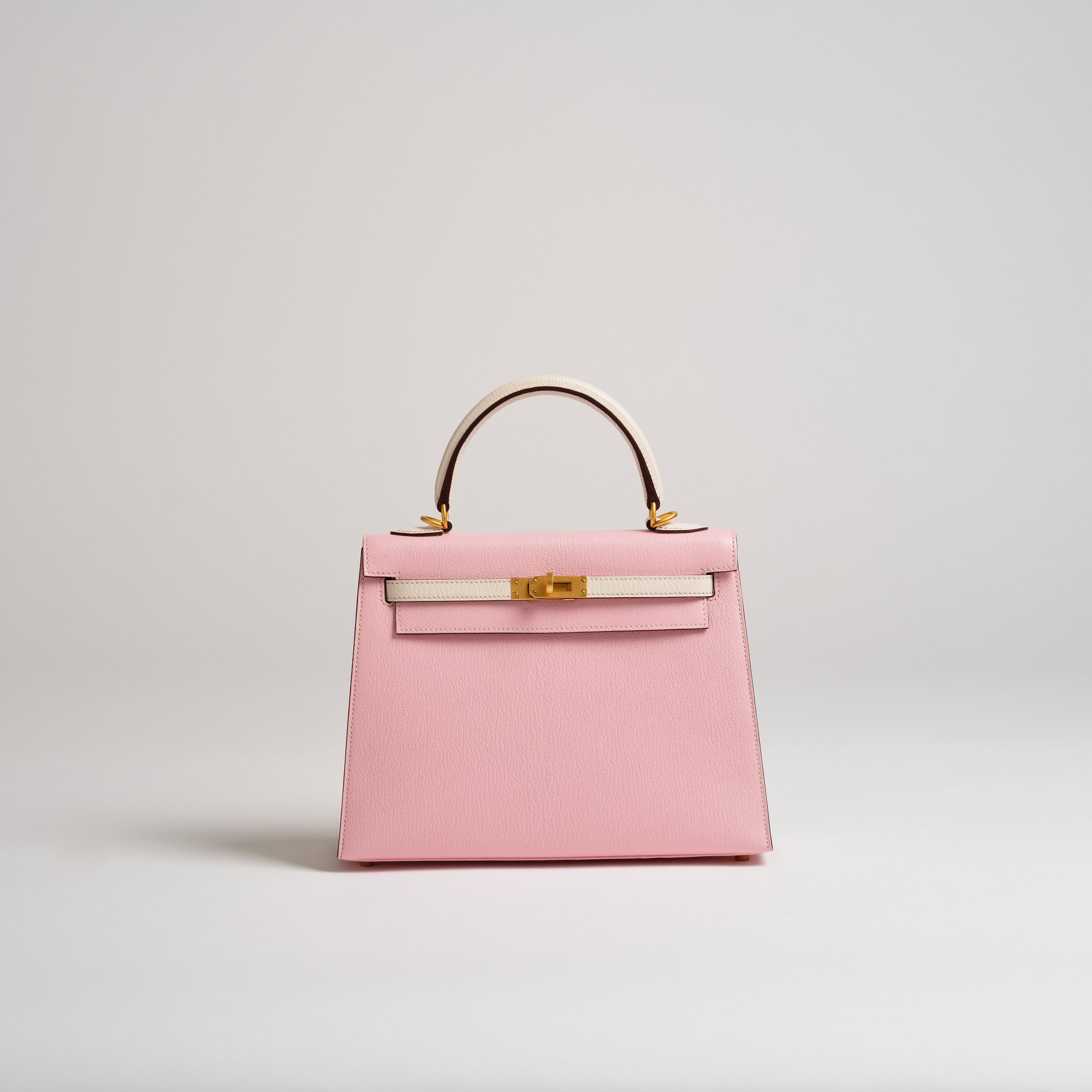 Hermès 25cm Kelly Sellier Horseshoe rose sakura & nata chevre brushed gold hardware