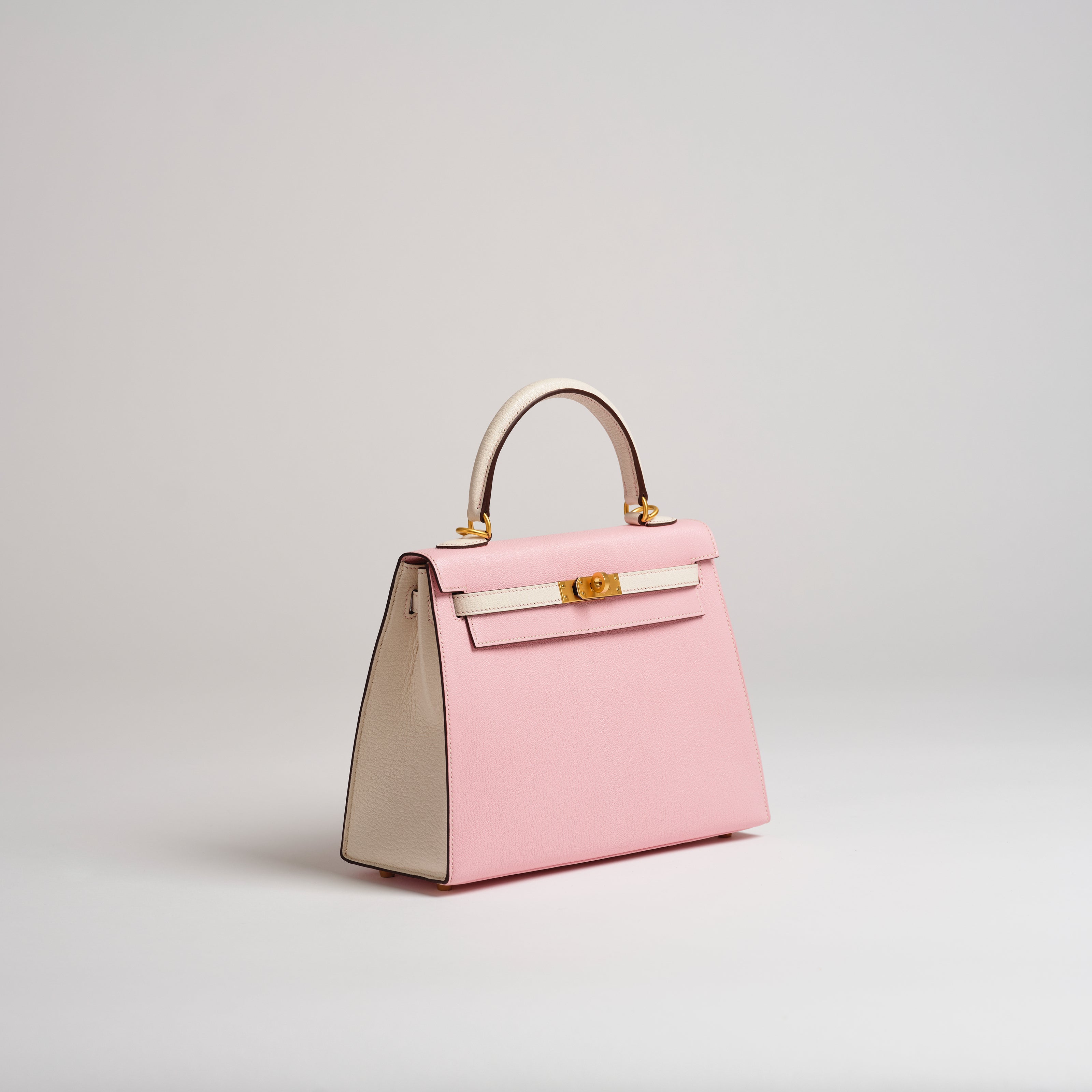 Hermès 25cm Kelly Sellier Horseshoe rose sakura & nata chevre brushed gold hardware