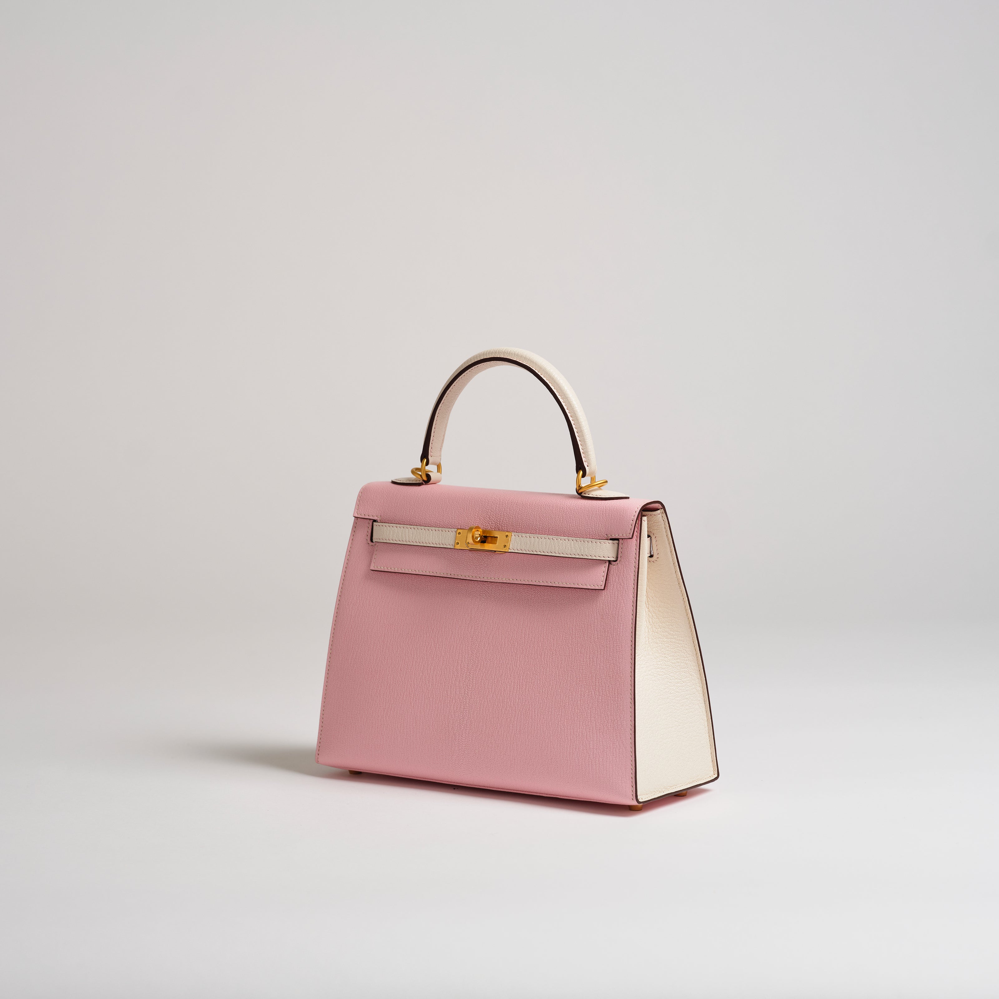 Hermès 25cm Kelly Sellier Horseshoe rose sakura & nata chevre brushed gold hardware