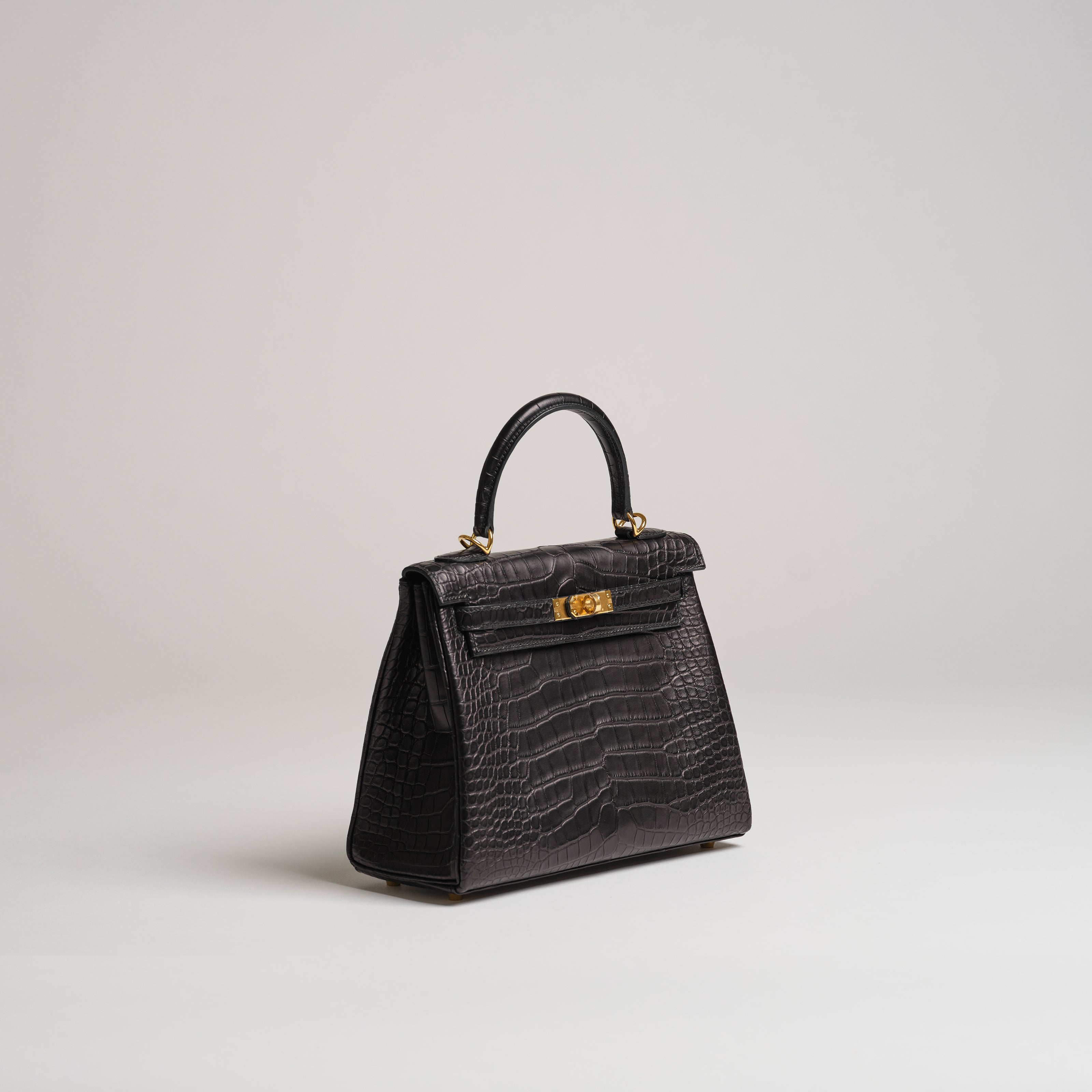 Hermès 25cm Kelly Retourne black matt alligator gold hardware