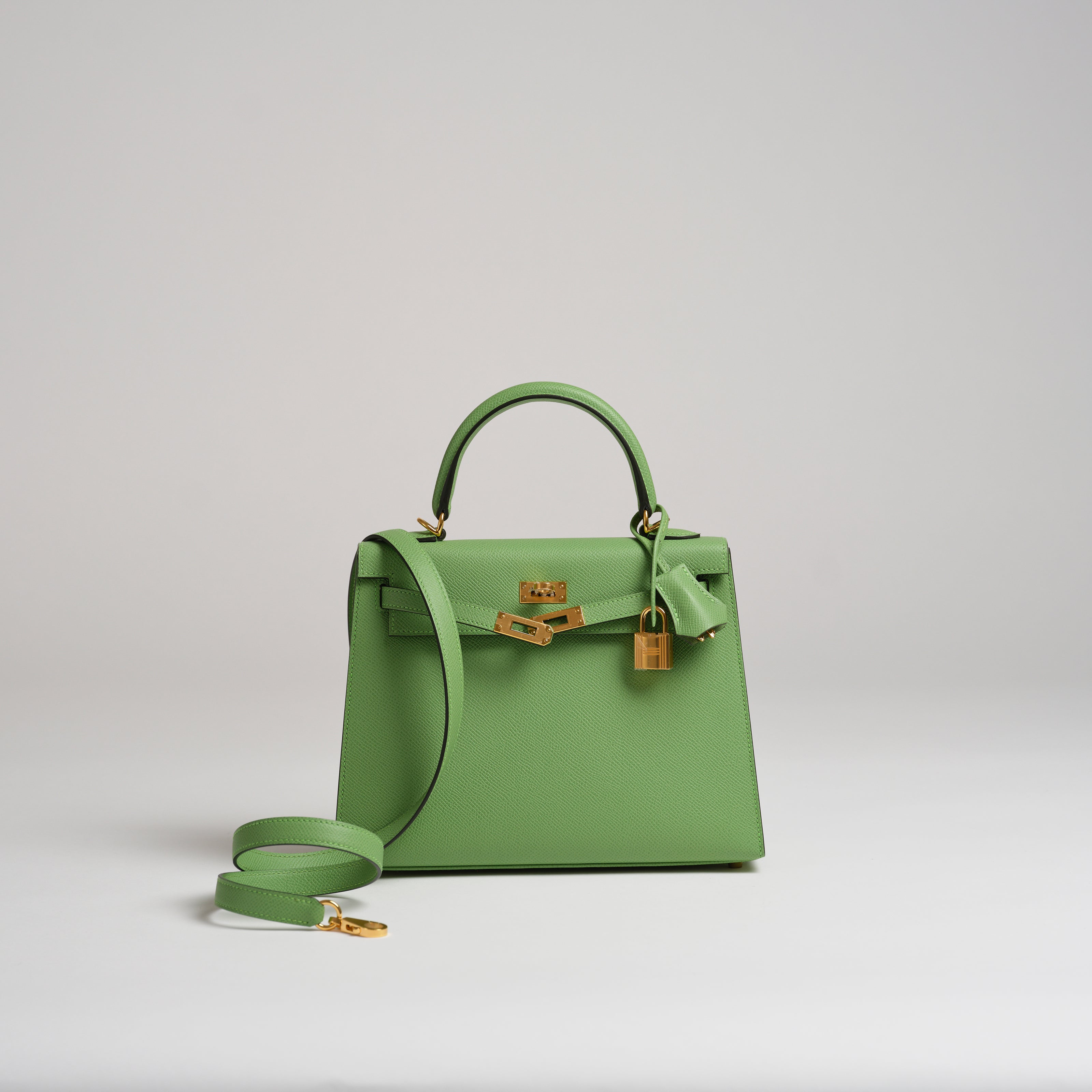 Hermès 25cm Kelly Sellier vert criquet epsom gold hardware