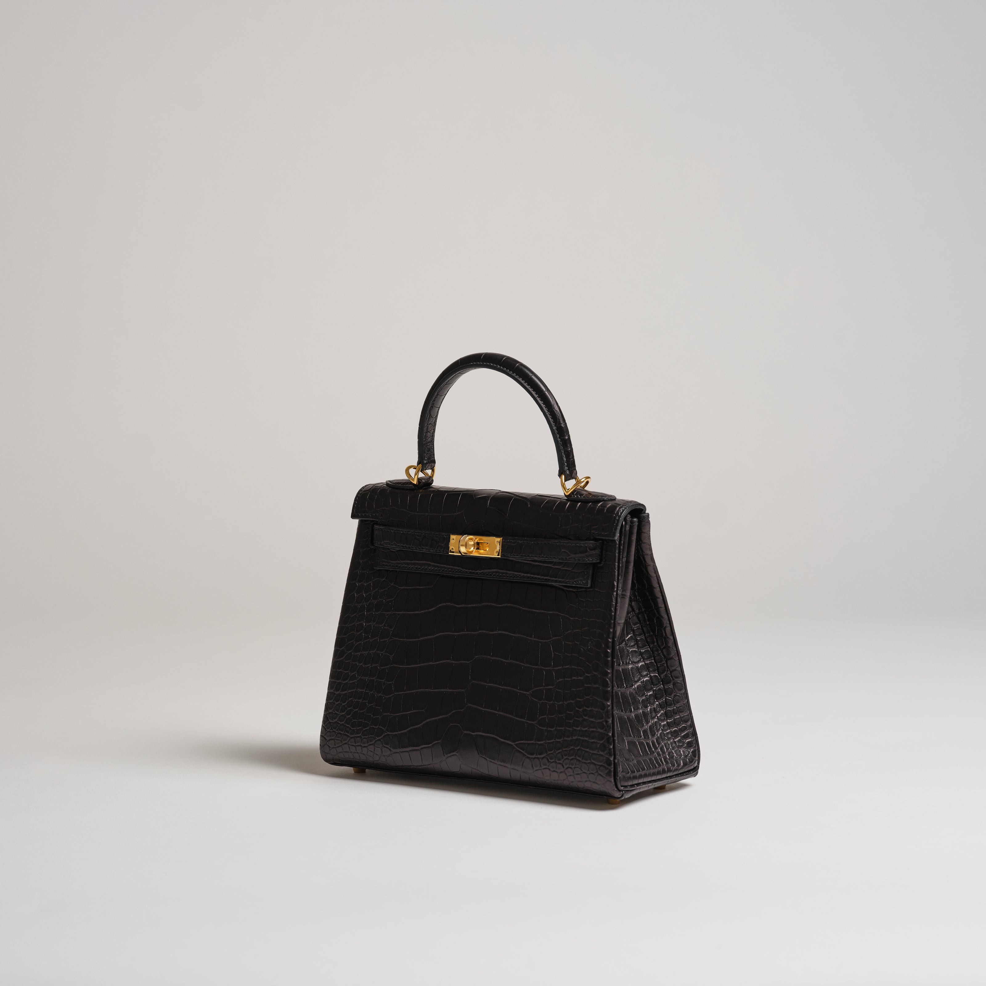 Hermès 25cm Kelly Retourne black matt alligator gold hardware